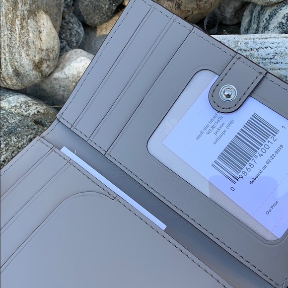 FLASH SALE! Kate Spade Jackson Wallet - Picture 3 of 7